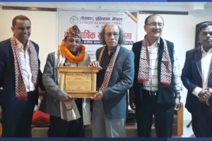 प्रकट पगेनी ‘शिव’ गीतकार सम्मानबाट सम्मानित